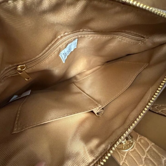 a.New.Day,Woman,2 purse+handbags $22,Each,Honey coffe,Zip,Pockets,Faux Leather.! - Picture 10 of 16